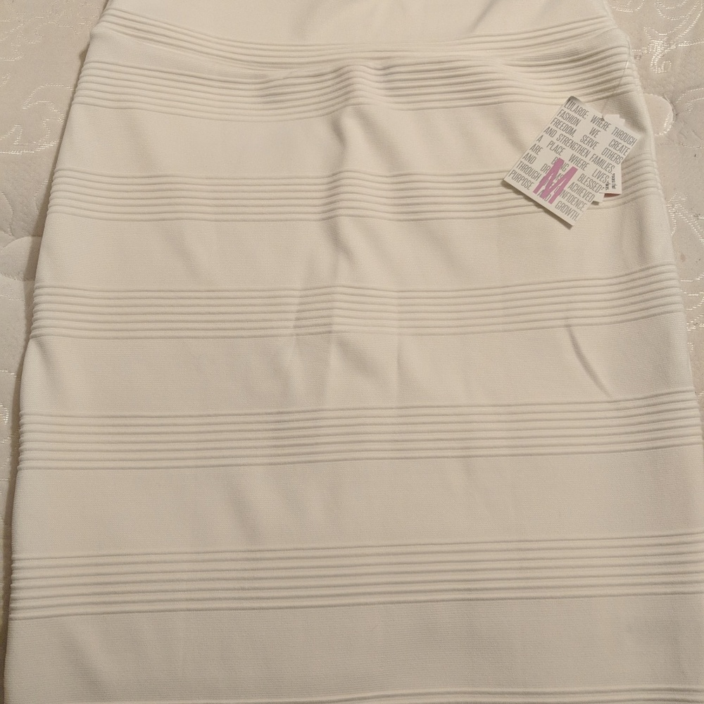Lularoe - Picture 2 of 4